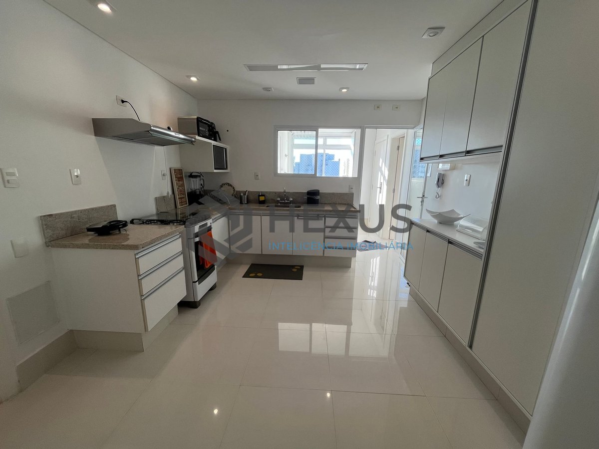 Foto 16 de Apartamento frente mar reformado com varanda na Praia das Pitangueiras, Guaruja
