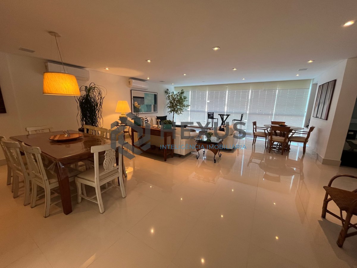 Foto 19 de Apartamento frente mar reformado com varanda na Praia das Pitangueiras, Guaruja