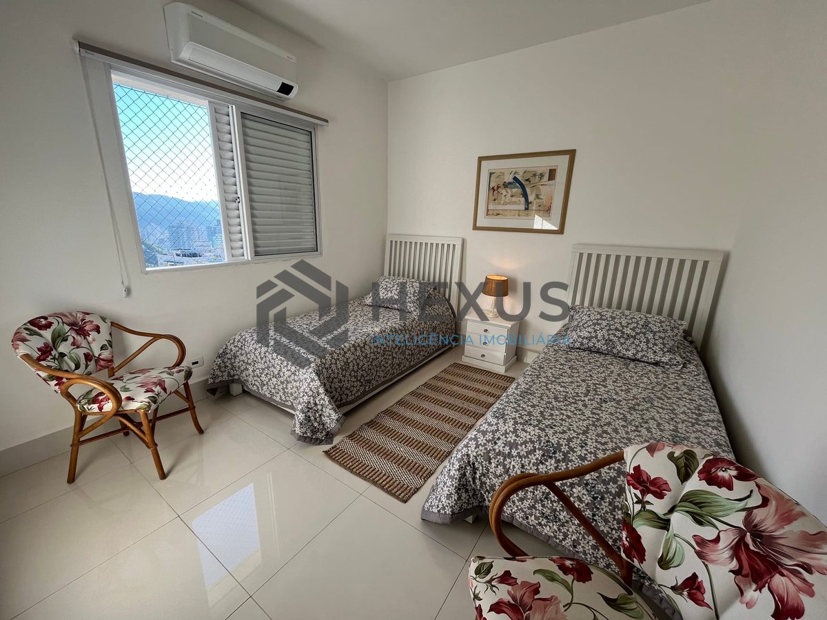 Foto 32 de Apartamento frente mar reformado com varanda na Praia das Pitangueiras, Guaruja