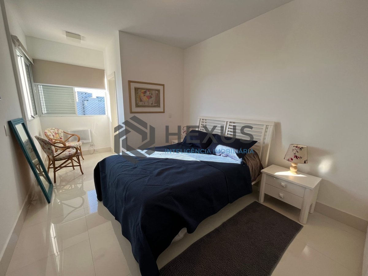 Foto 36 de Apartamento frente mar reformado com varanda na Praia das Pitangueiras, Guaruja