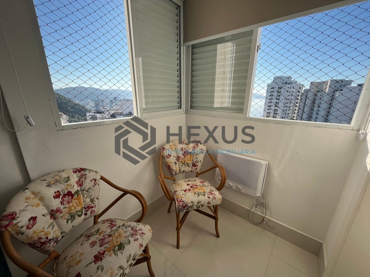 Foto 37 de Apartamento frente mar reformado com varanda na Praia das Pitangueiras, Guaruja