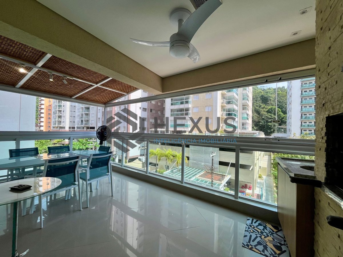 Foto 6 de Aparrtamento garden com varanda gourmet e lazer completo a uma quadra da Praia das Pitangueiras, Guaruja
