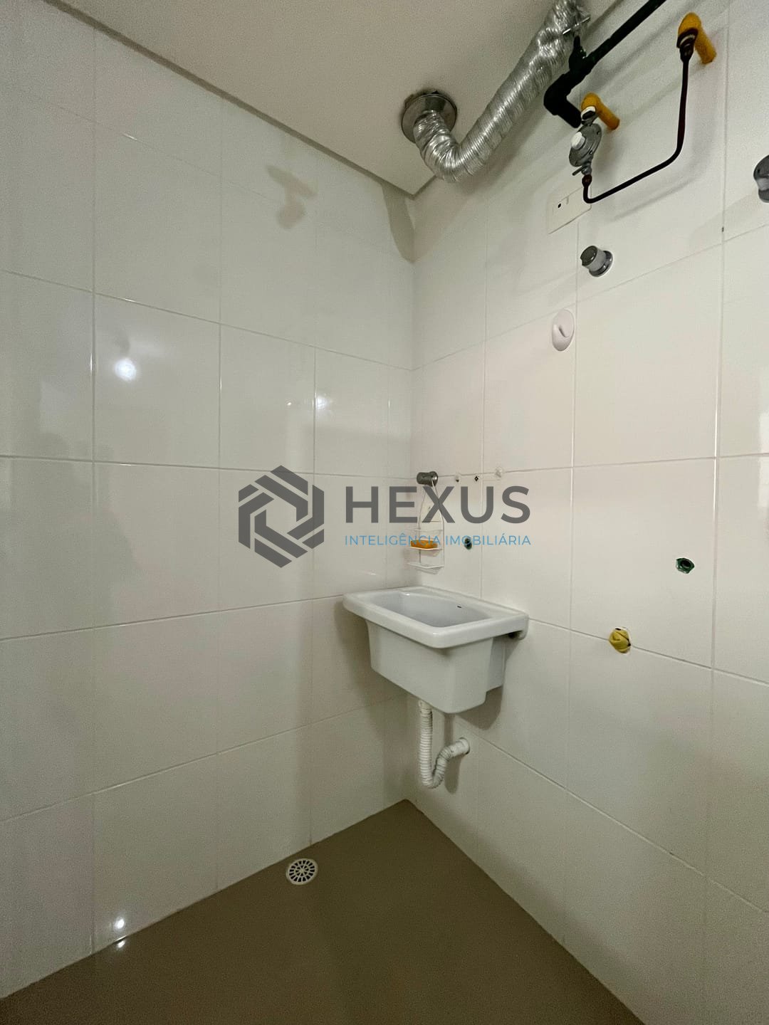 Foto 10 de Apartamento com varanda gourmet e lazer completo a uma quadra da Praia das Pitangueiras, Guaruja