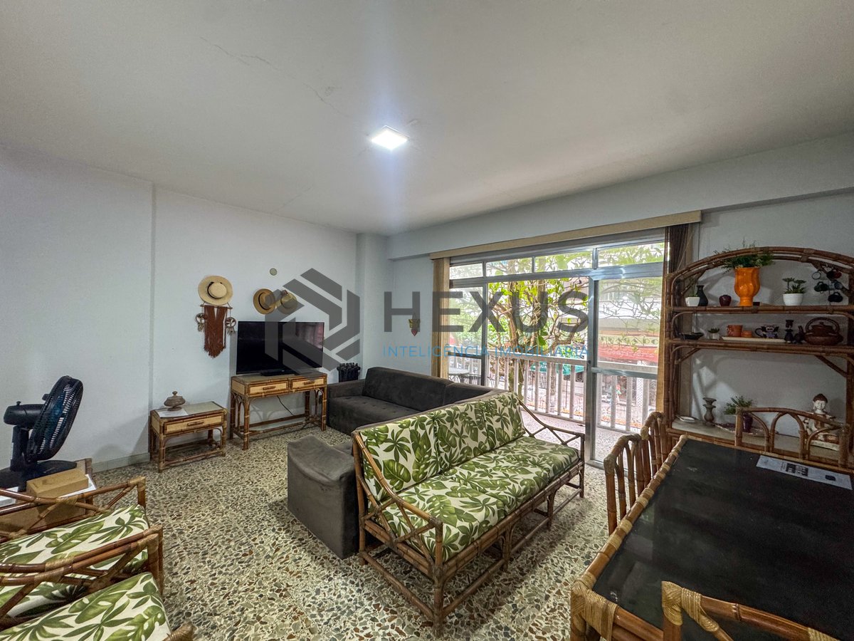 Foto 2 de Apartamento beira-mar com varanda na Praia das Pitangueiras, Guarujá