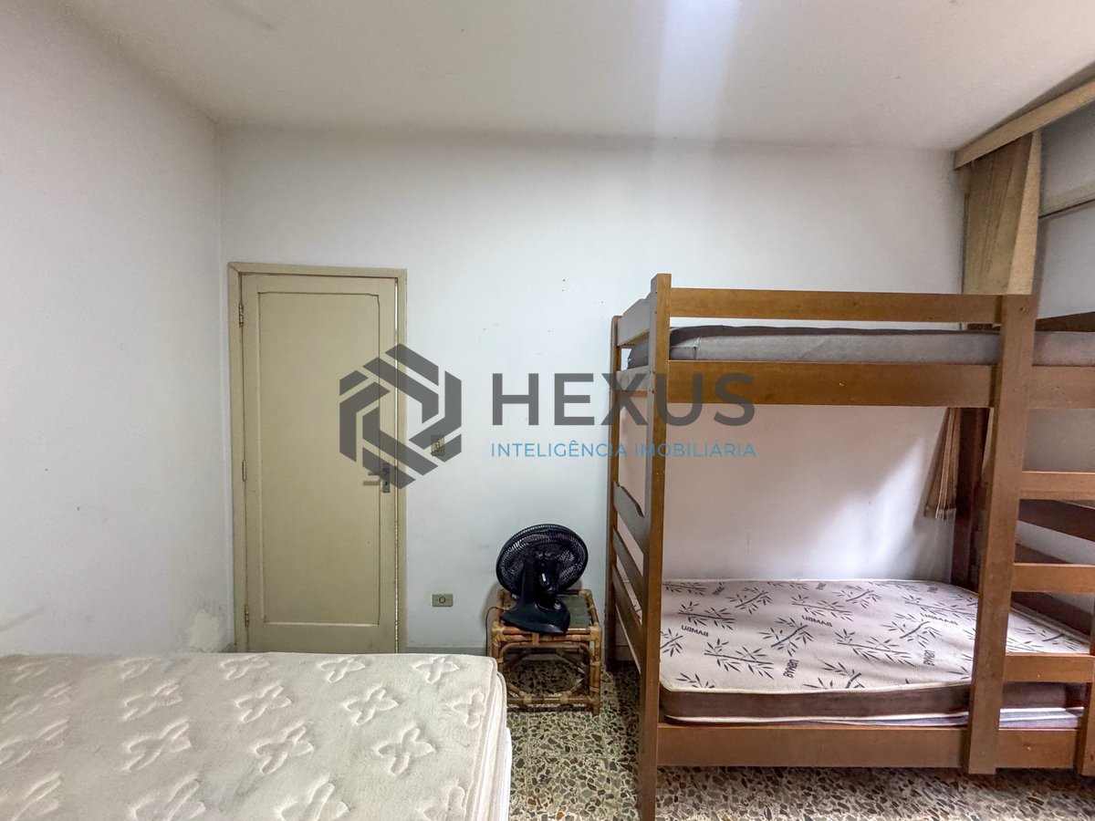 Foto 15 de Apartamento beira-mar com varanda na Praia das Pitangueiras, Guarujá