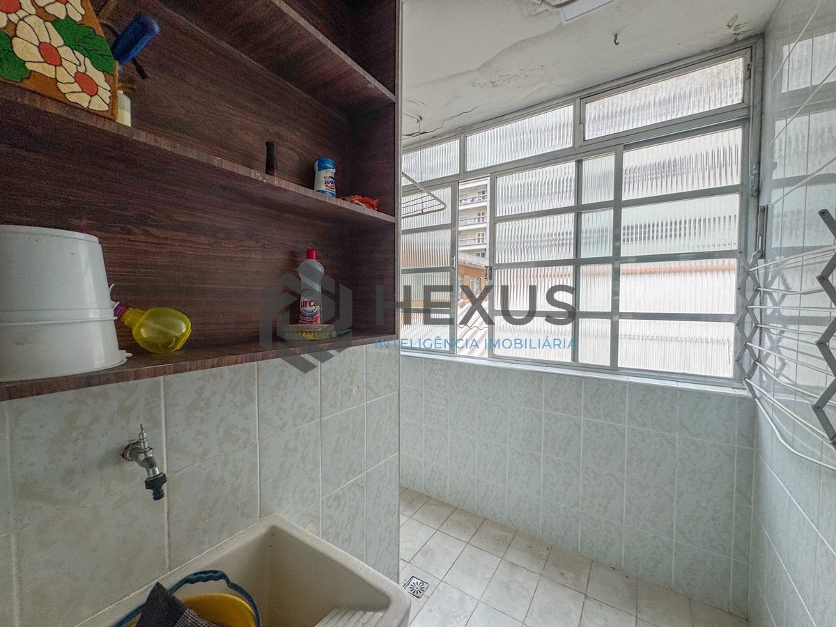 Foto 18 de Apartamento beira-mar com varanda na Praia das Pitangueiras, Guarujá
