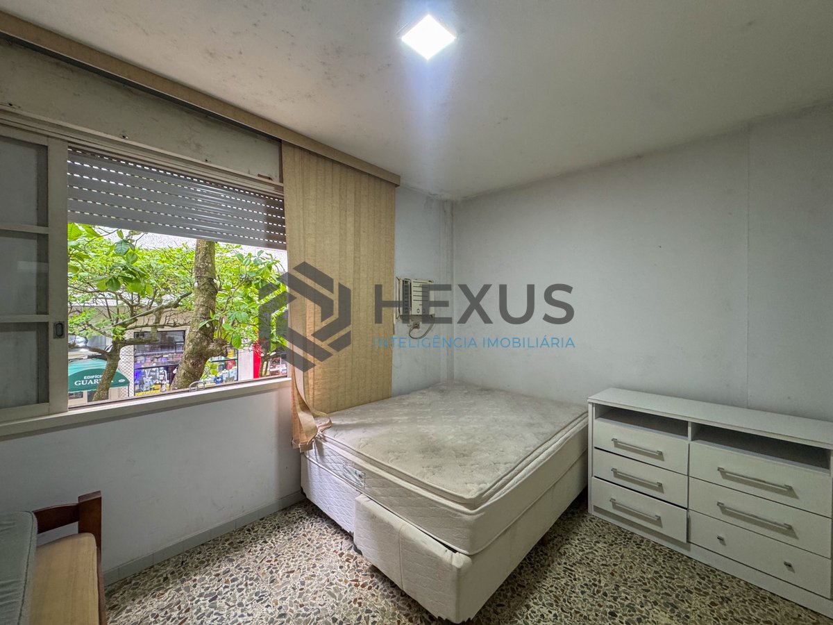 Foto 8 de Apartamento beira-mar com varanda na Praia das Pitangueiras, Guarujá