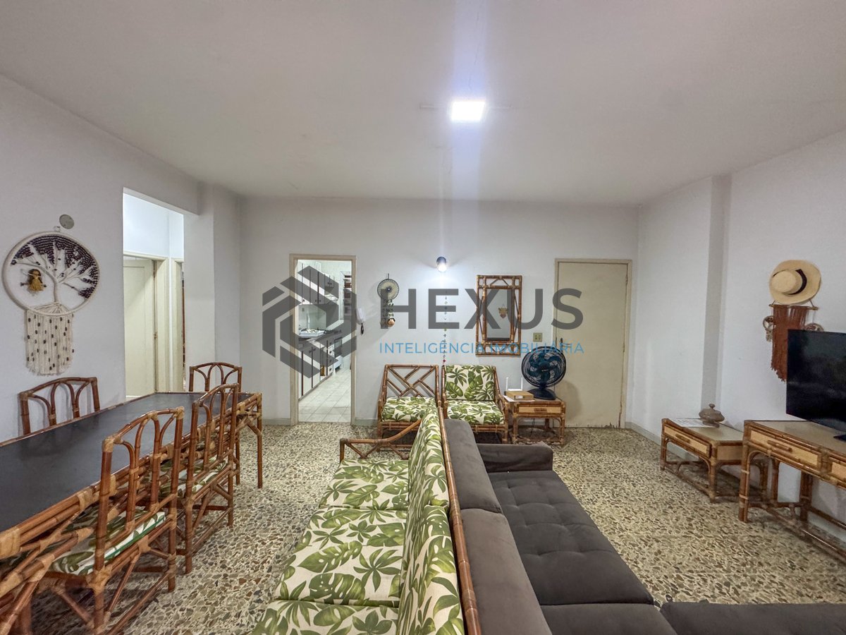 Foto 9 de Apartamento beira-mar com varanda na Praia das Pitangueiras, Guarujá
