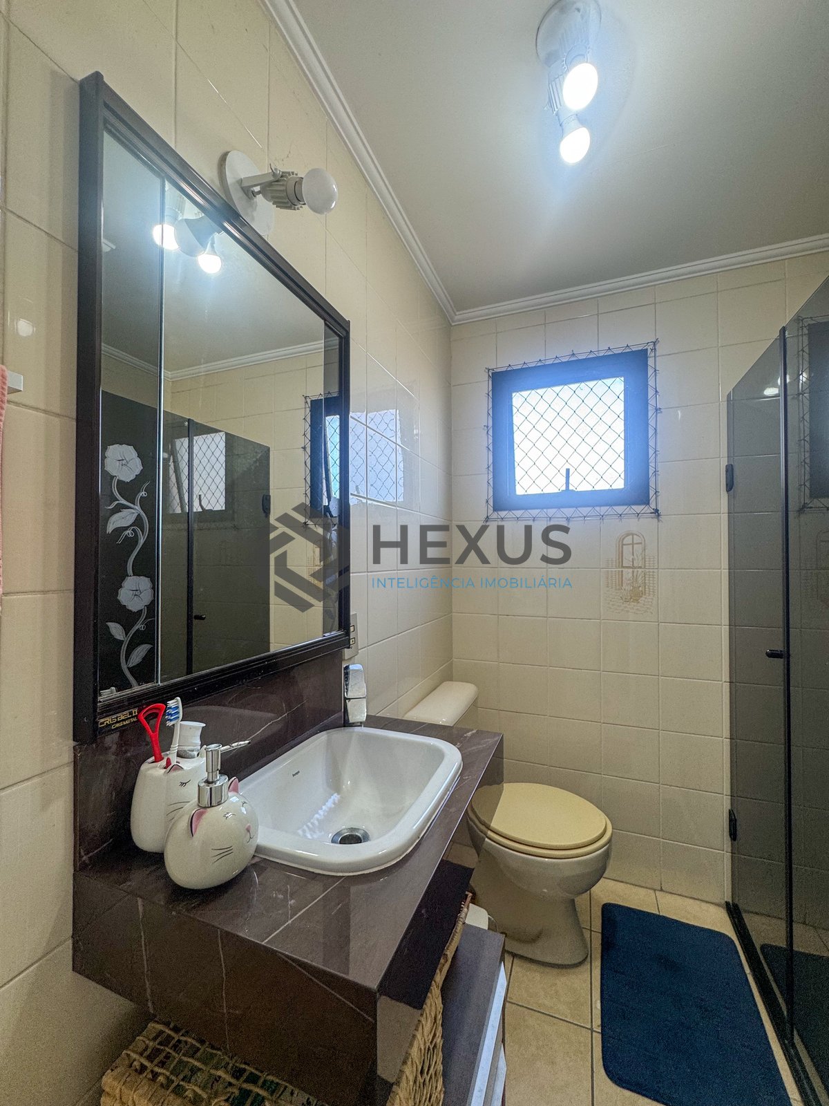 Foto 12 de Apartamento com Varanda e Lazer na Praia das Astúrias, Guarujá