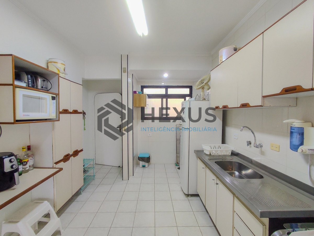 Foto 17 de Apartamento reformado com varanda a venda na praia das Asturias, Guaruja
