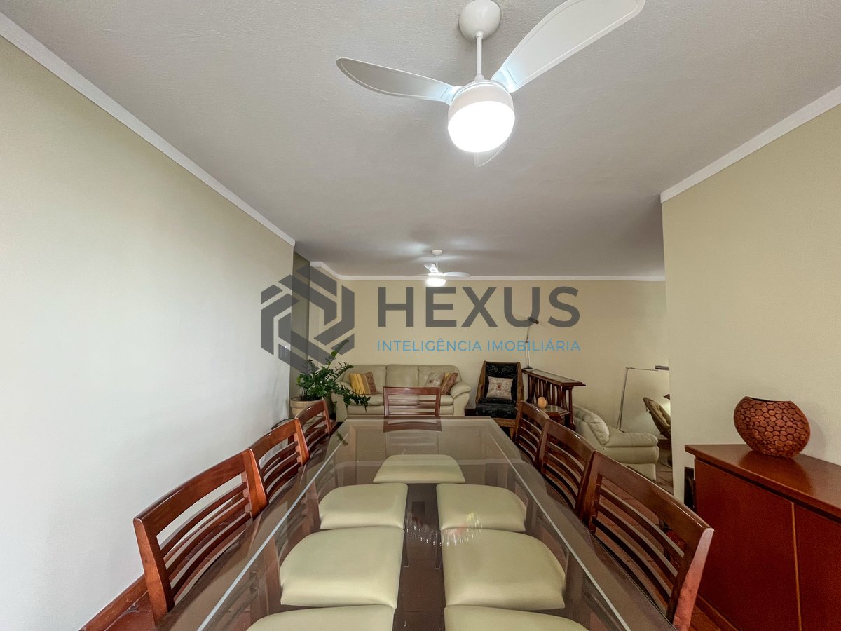 Foto 4 de Apartamento com varanda e vista mar na quadra mar da Praia das Pitangueiras, Guaruja