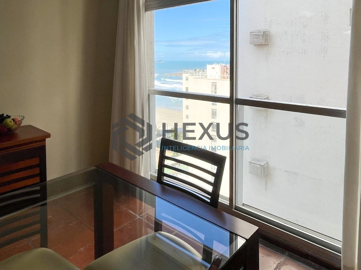 Foto 5 de Apartamento com varanda e vista mar na quadra mar da Praia das Pitangueiras, Guaruja