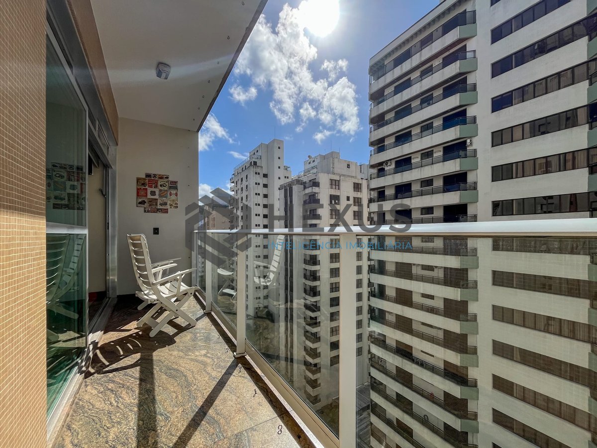 Foto 7 de Apartamento com varanda e vista mar na quadra-mar da Praia das Pitangueiras, Guaruja