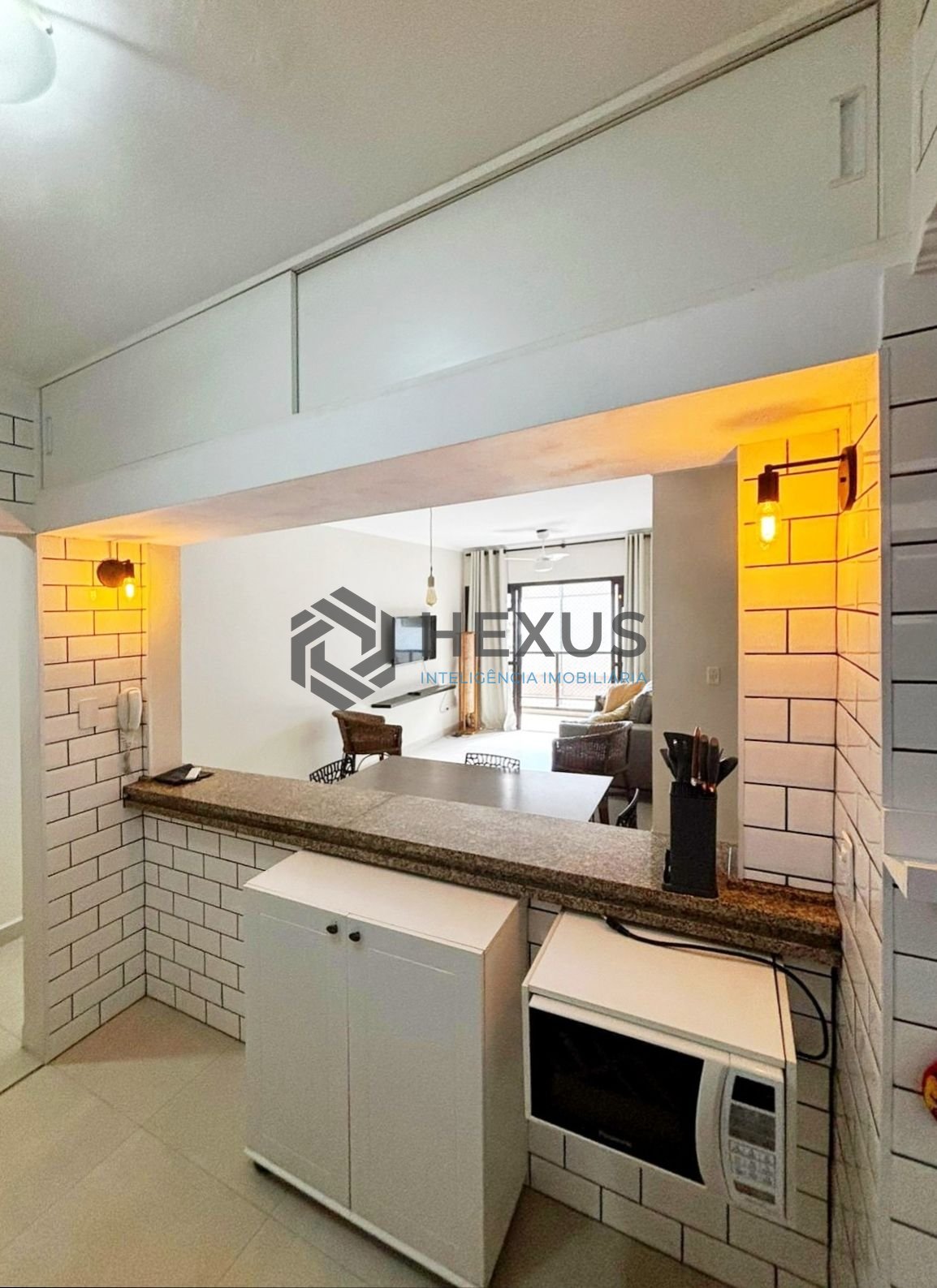 Foto 12 de Apartamento reformado com varanda na Praia das Asturias, Guaruja