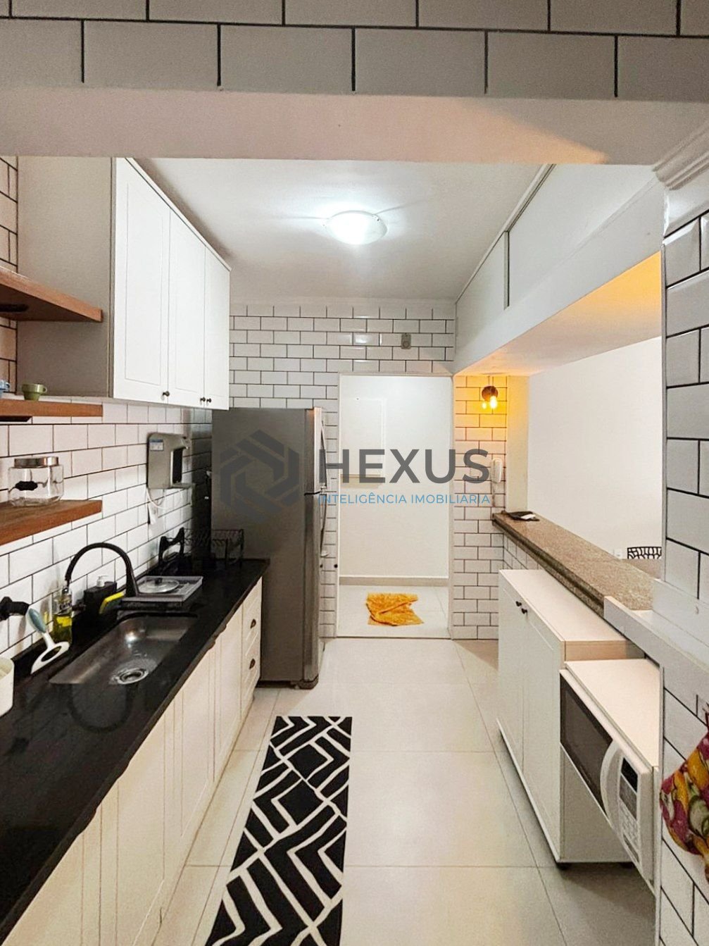 Foto 14 de Apartamento reformado com varanda na Praia das Asturias, Guaruja