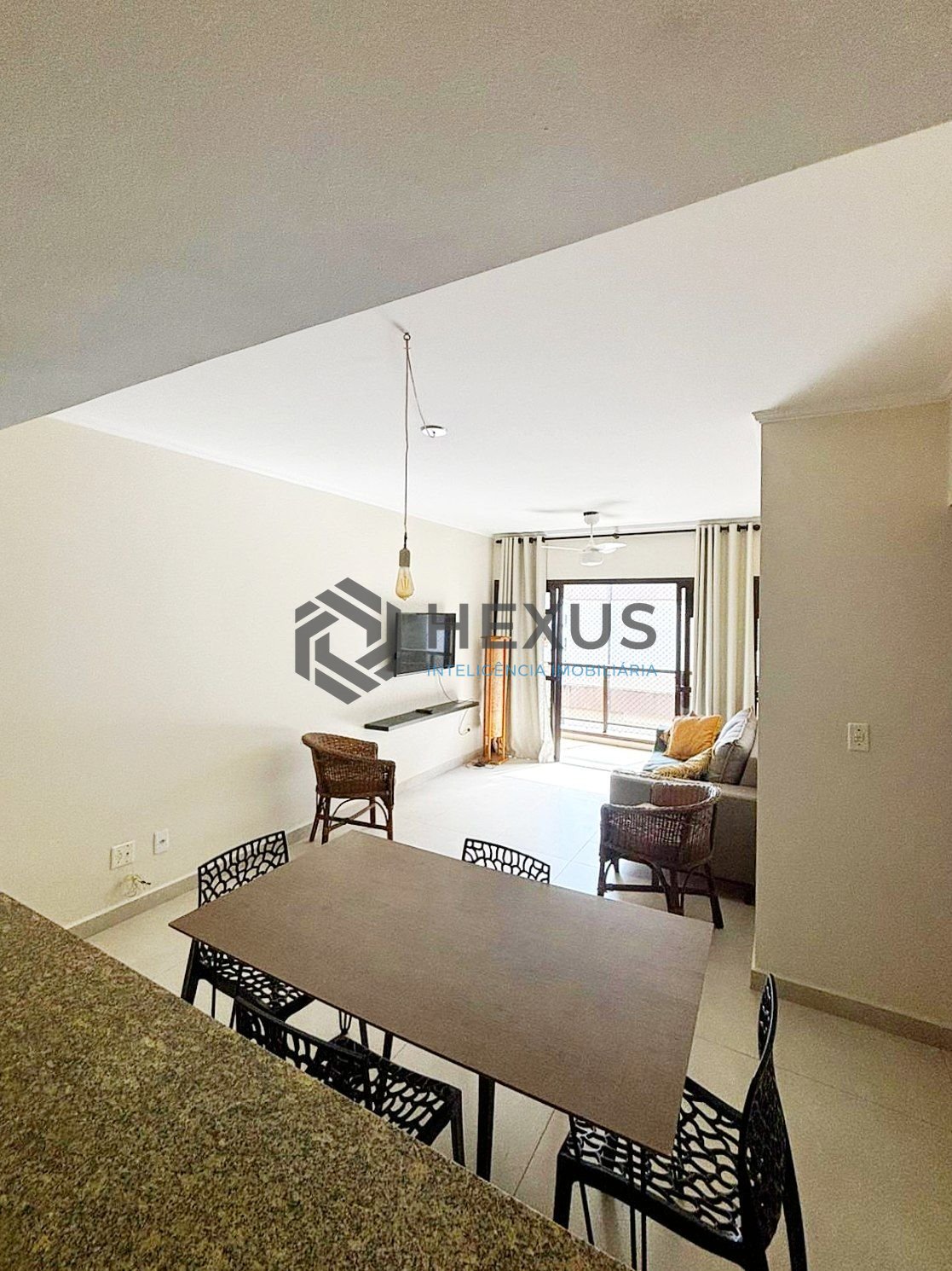 Foto 4 de Apartamento reformado com varanda na Praia das Asturias, Guaruja