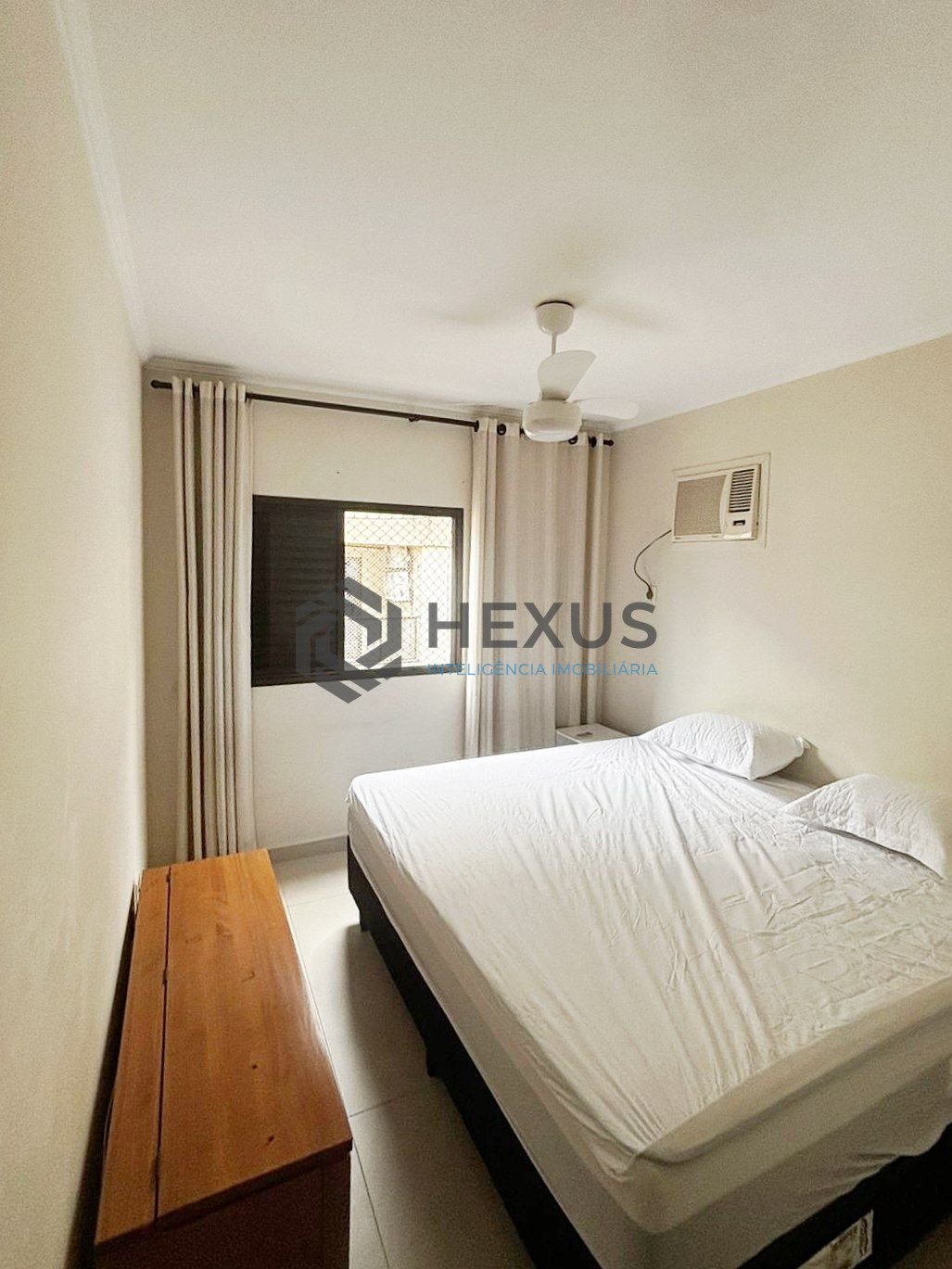 Foto 6 de Apartamento reformado com varanda na Praia das Asturias, Guaruja