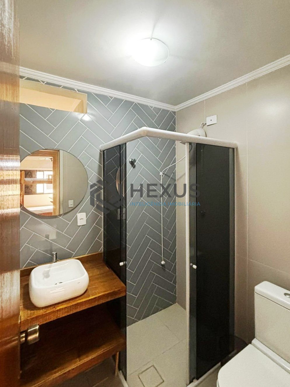 Foto 8 de Apartamento reformado com varanda na Praia das Asturias, Guaruja
