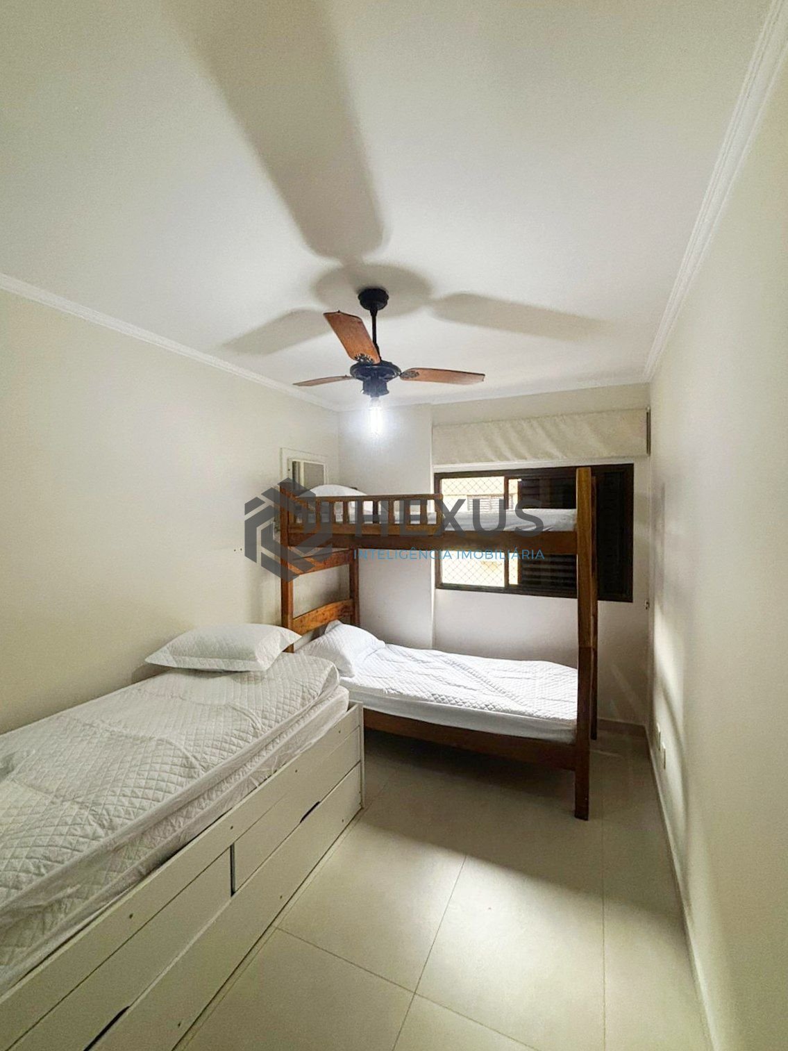 Foto 9 de Apartamento reformado com varanda na Praia das Asturias, Guaruja