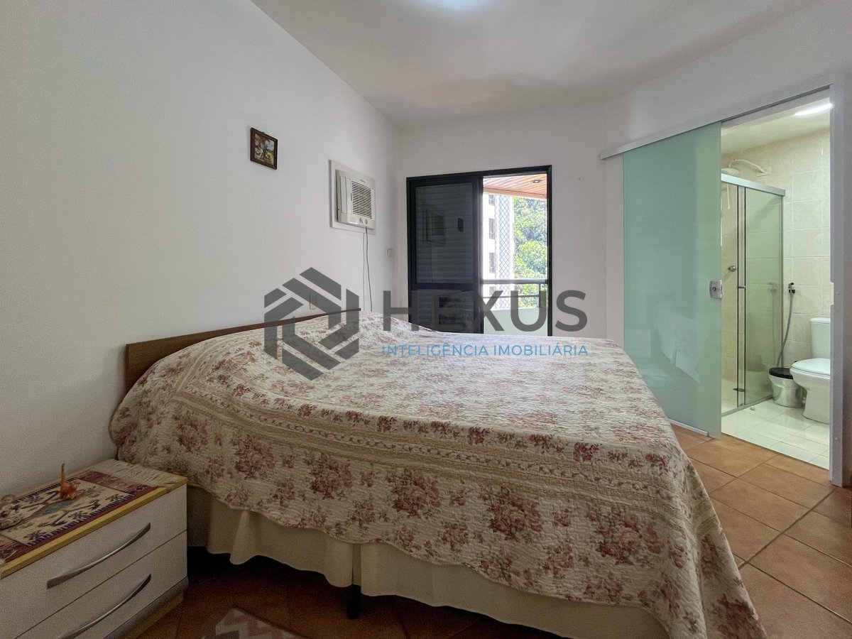 Foto 14 de Apartamento com varanda vista mar e lazer na quadra-mar da Praia das Pitangueiras, Guarujá