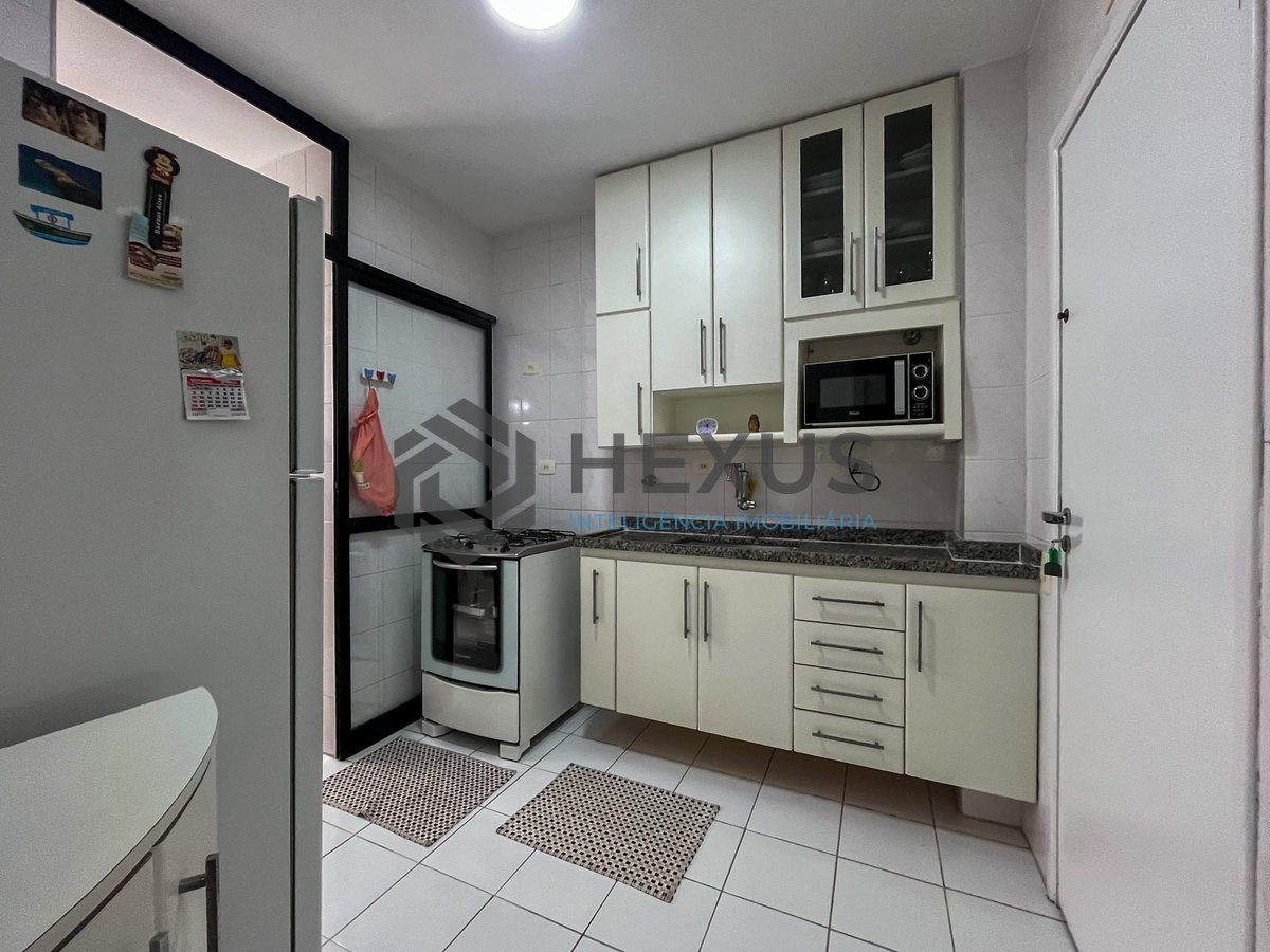 Foto 18 de Apartamento com varanda vista mar e lazer na quadra-mar da Praia das Pitangueiras, Guarujá