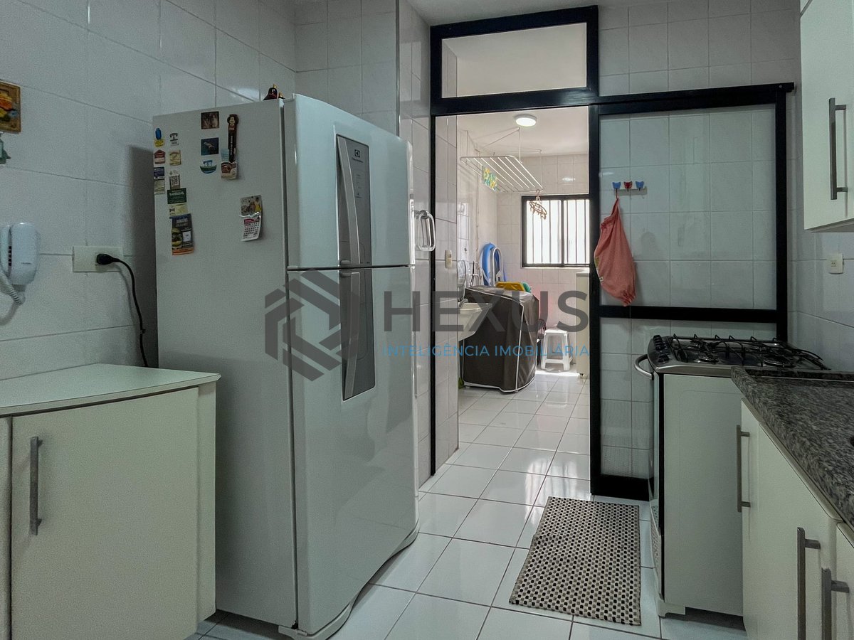 Foto 19 de Apartamento com varanda vista mar e lazer na quadra-mar da Praia das Pitangueiras, Guarujá