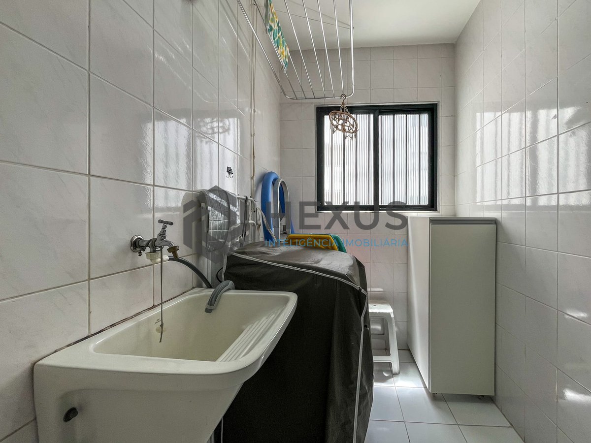 Foto 21 de Apartamento com varanda vista mar e lazer na quadra-mar da Praia das Pitangueiras, Guarujá