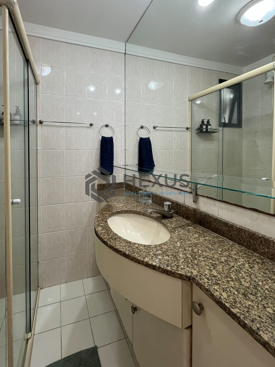 Foto 19 de Apartamento com varanda, lazer e vista mar na quadra-mar da Praia das Pitangueiras, Guaruja
