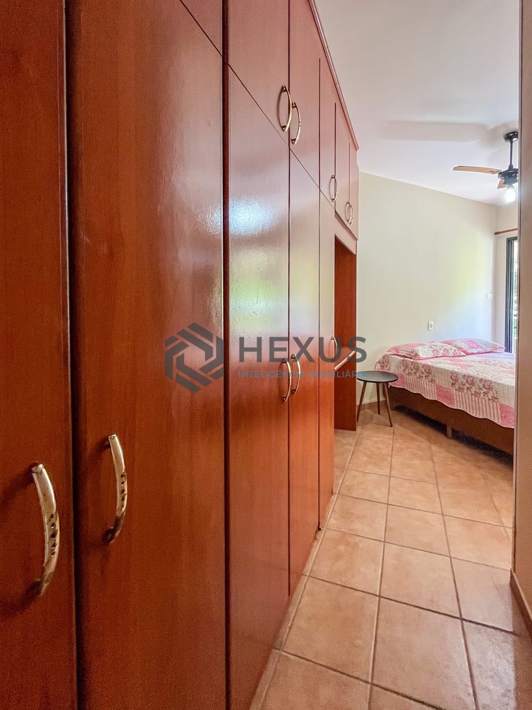 Foto 13 de Apartamento com varanda e lazer na beira mar da Praia das Pitangueiras, Guaruja