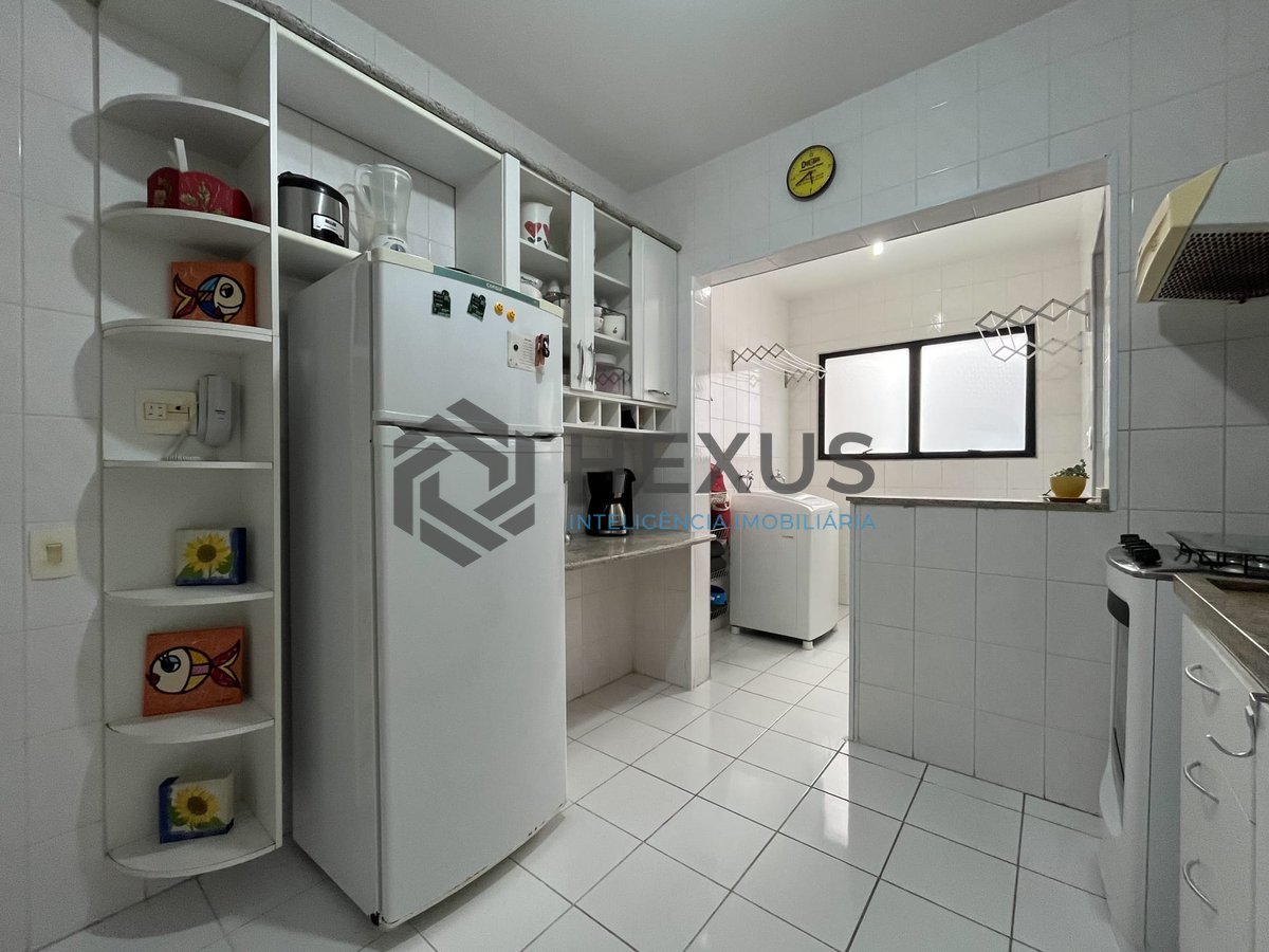 Foto 18 de Apartamento com varanda e lazer na beira mar da Praia das Pitangueiras, Guaruja