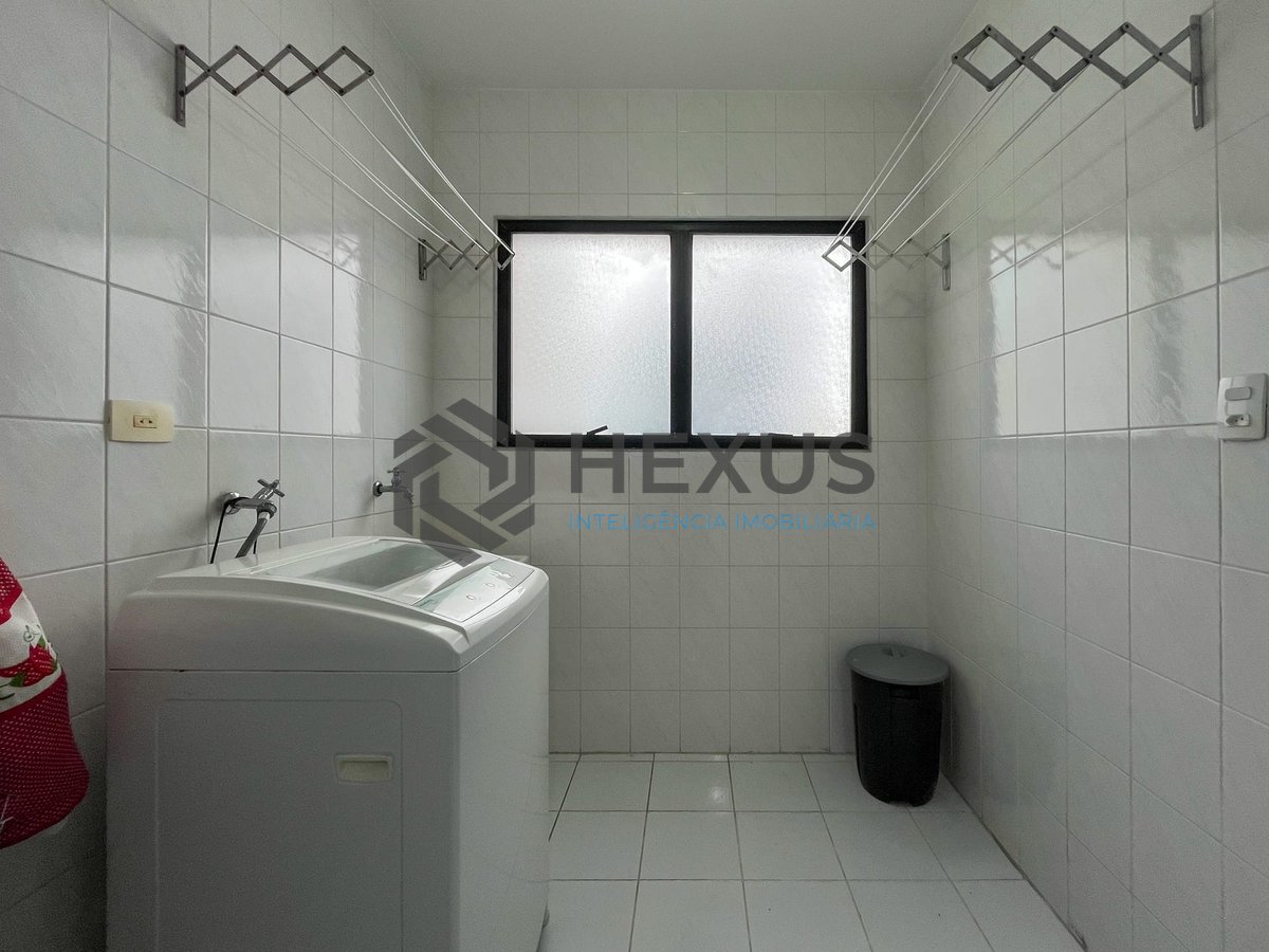 Foto 20 de Apartamento com varanda e lazer na beira mar da Praia das Pitangueiras, Guaruja