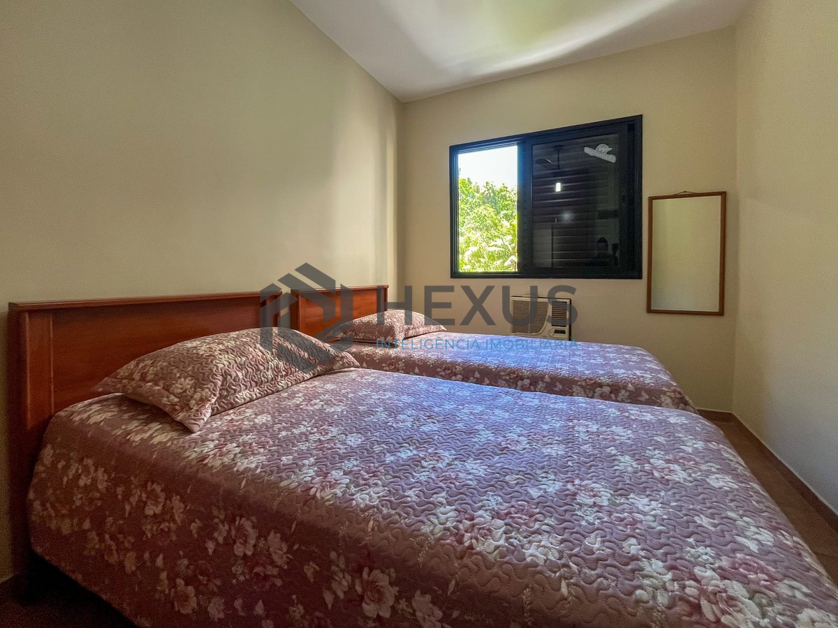 Foto 10 de Apartamento com varanda e lazer na beira mar da Praia das Pitangueiras, Guaruja