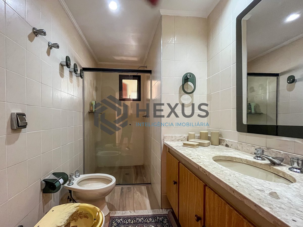 Foto 17 de Apartamento com varanda, lazer, vista mar, uma quadra da Praia das Pitangueiras, Guaruja