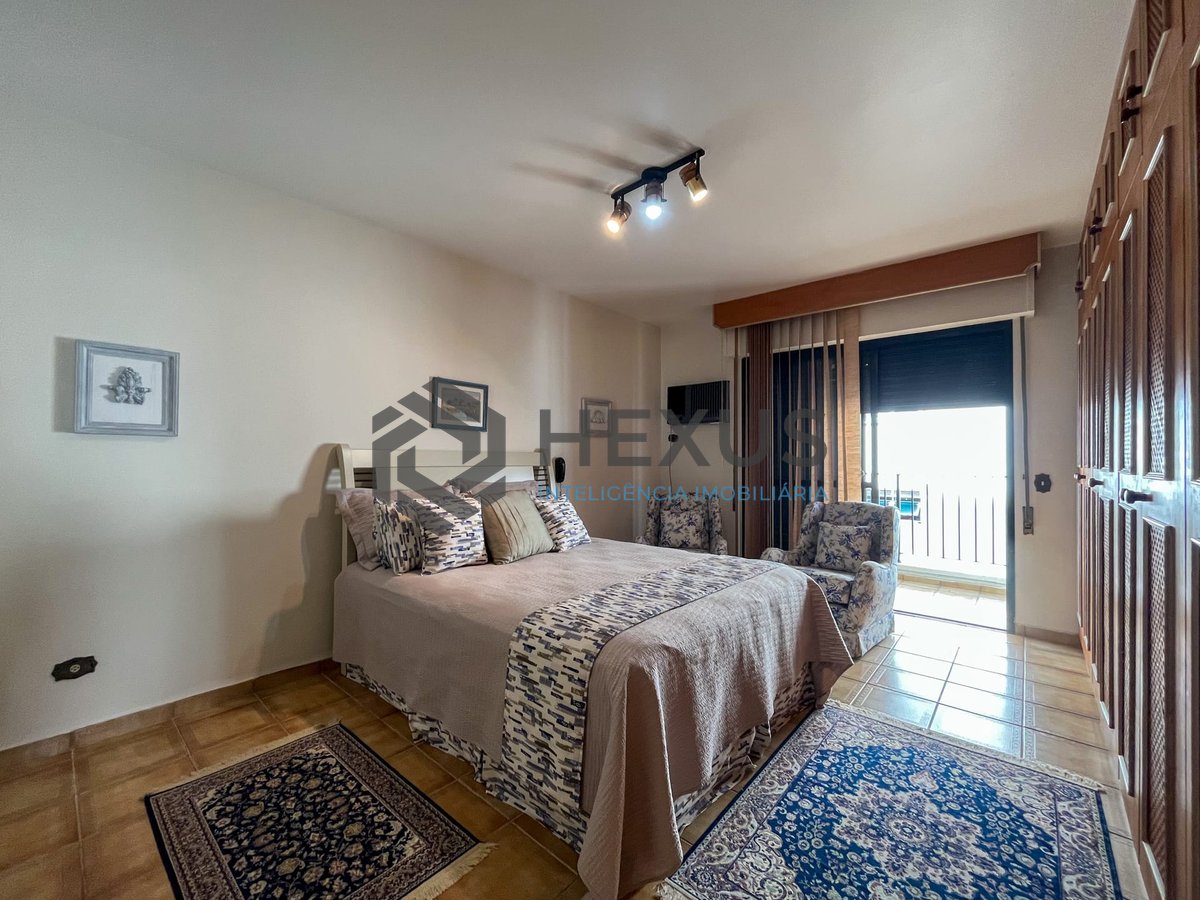 Foto 18 de Apartamento com varanda, lazer, vista mar, uma quadra da Praia das Pitangueiras, Guaruja