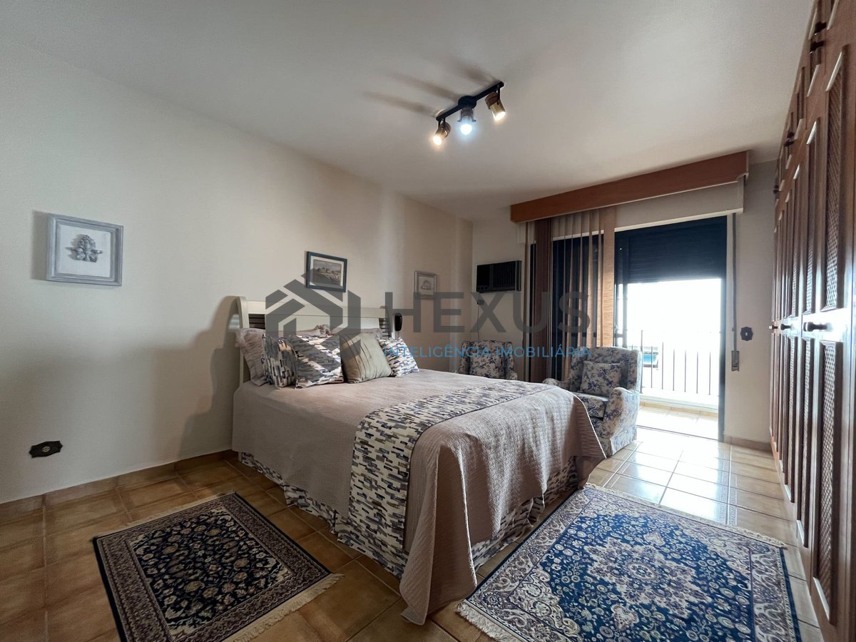 Foto 19 de Apartamento com varanda, lazer, vista mar, uma quadra da Praia das Pitangueiras, Guaruja
