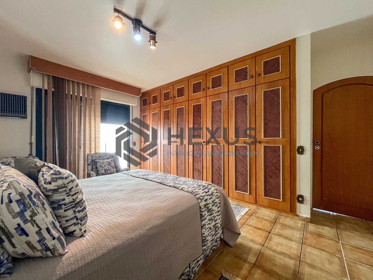 Foto 20 de Apartamento com varanda, lazer, vista mar, uma quadra da Praia das Pitangueiras, Guaruja