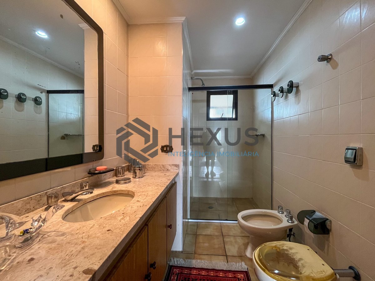 Foto 25 de Apartamento com varanda, lazer, vista mar, uma quadra da Praia das Pitangueiras, Guaruja