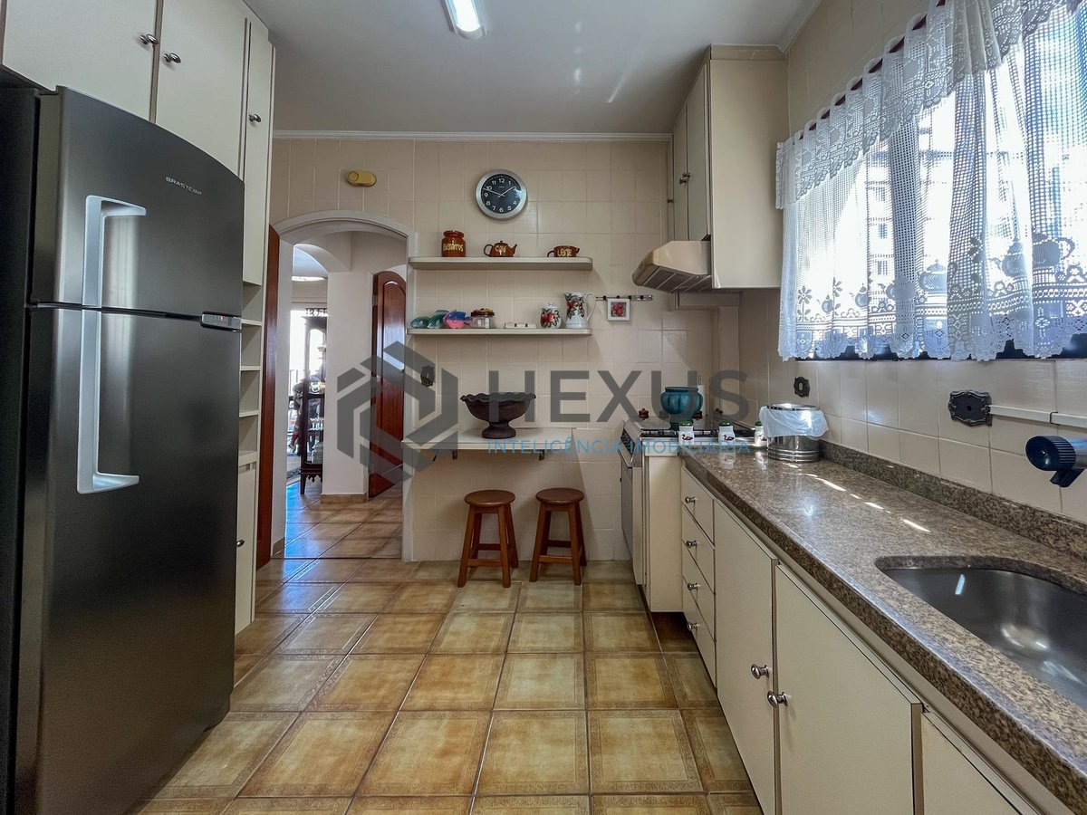 Foto 28 de Apartamento com varanda, lazer, vista mar, uma quadra da Praia das Pitangueiras, Guaruja