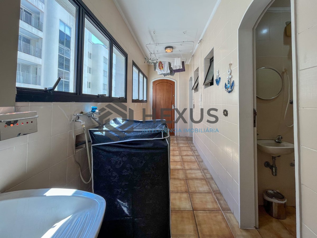 Foto 29 de Apartamento com varanda, lazer, vista mar, uma quadra da Praia das Pitangueiras, Guaruja
