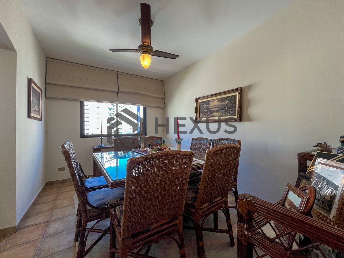 Foto 9 de Apartamento com varanda, lazer, vista mar, uma quadra da Praia das Pitangueiras, Guaruja