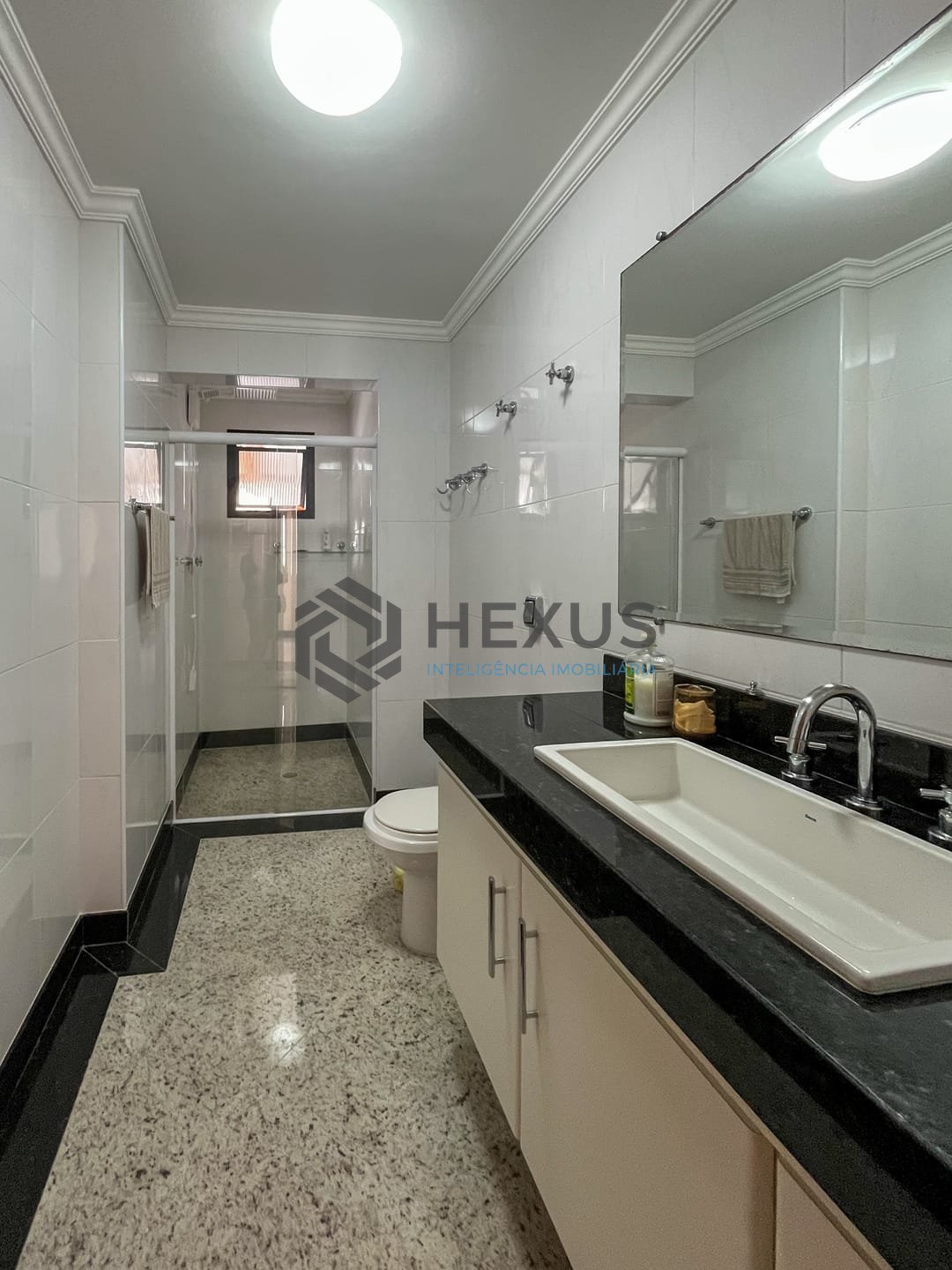 Foto 13 de Apartamento com varanda, vista mar e lazer a uma quadra da Praia das Pitangueiras, Guaruja