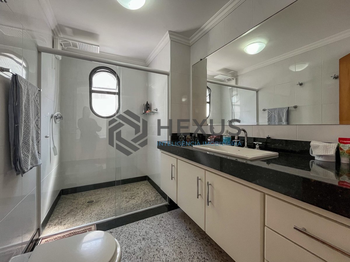 Foto 16 de Apartamento com varanda, vista mar e lazer a uma quadra da Praia das Pitangueiras, Guaruja