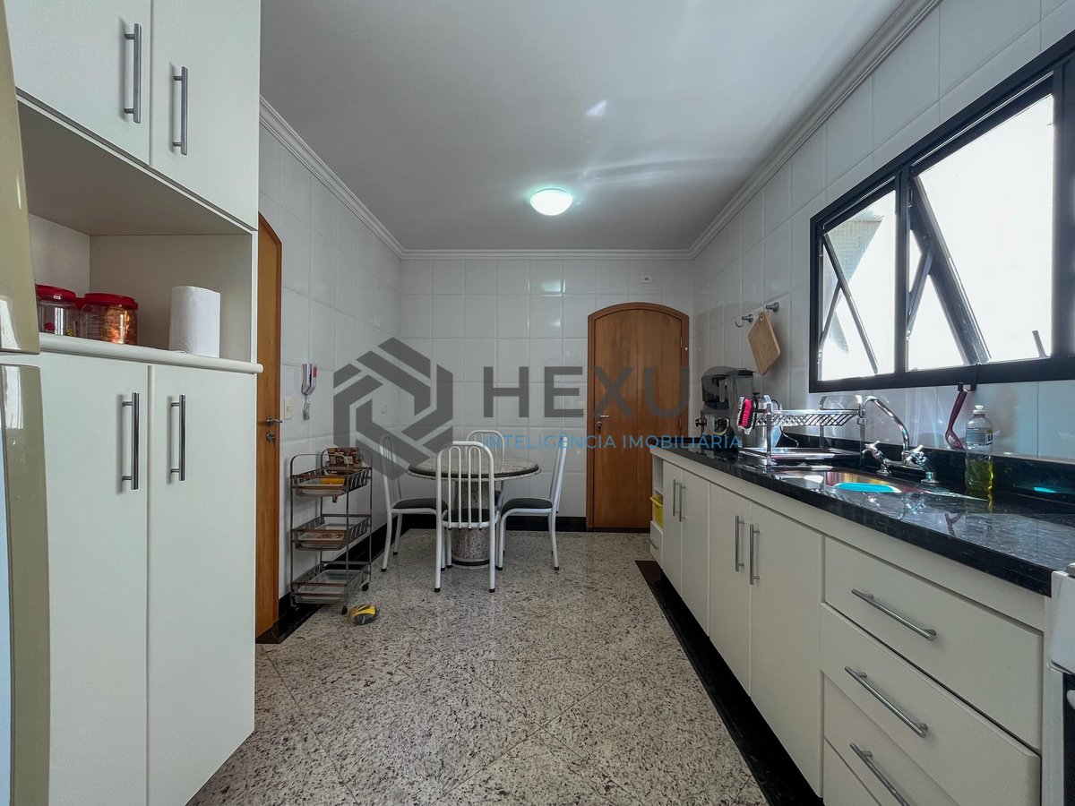 Foto 18 de Apartamento com varanda, vista mar e lazer a uma quadra da Praia das Pitangueiras, Guaruja