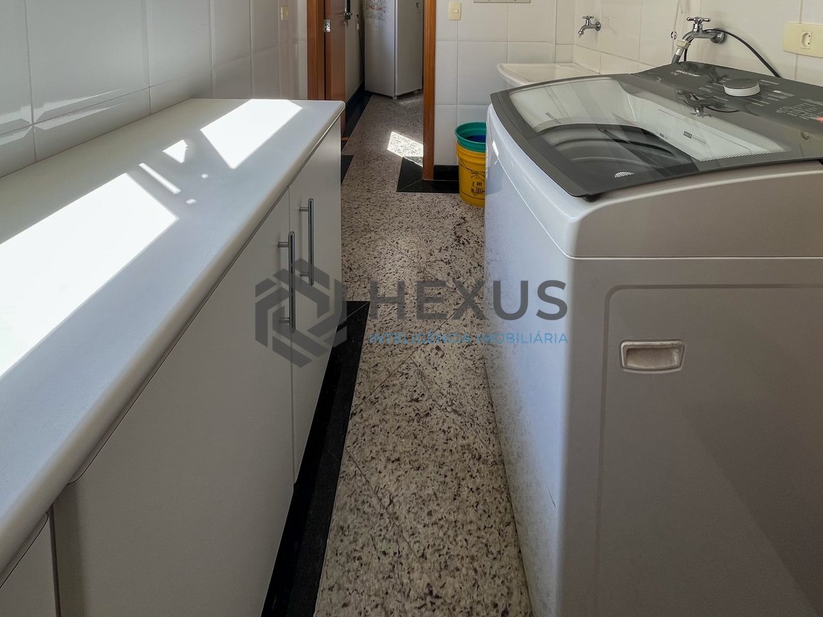 Foto 19 de Apartamento com varanda, vista mar e lazer a uma quadra da Praia das Pitangueiras, Guaruja