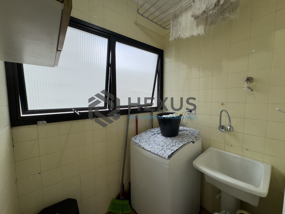 Foto 16 de Apartamento com varanda a uma quadra da Praia das Pitangueiras, Guaruja