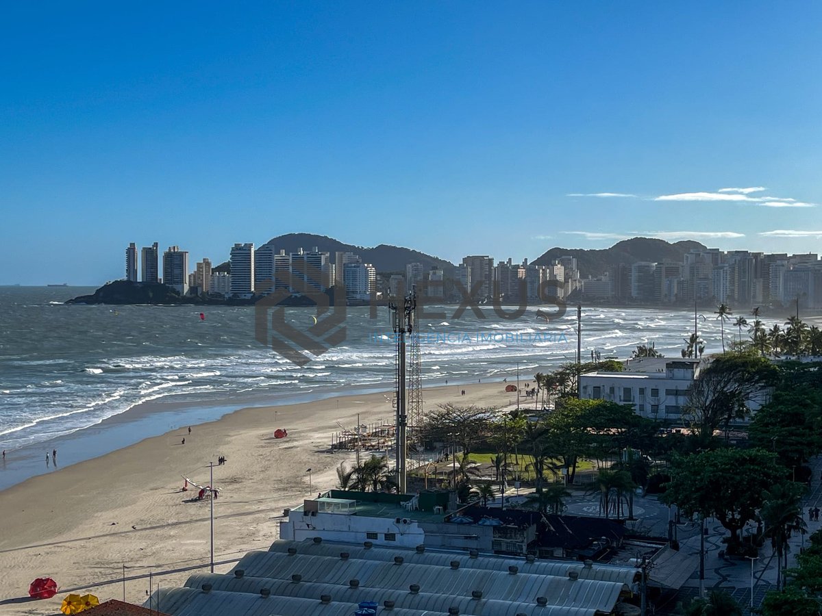 Foto 14 de Apartamento frente mar com varanda e vista mar na Praia das Pitangueiras, Guaruja