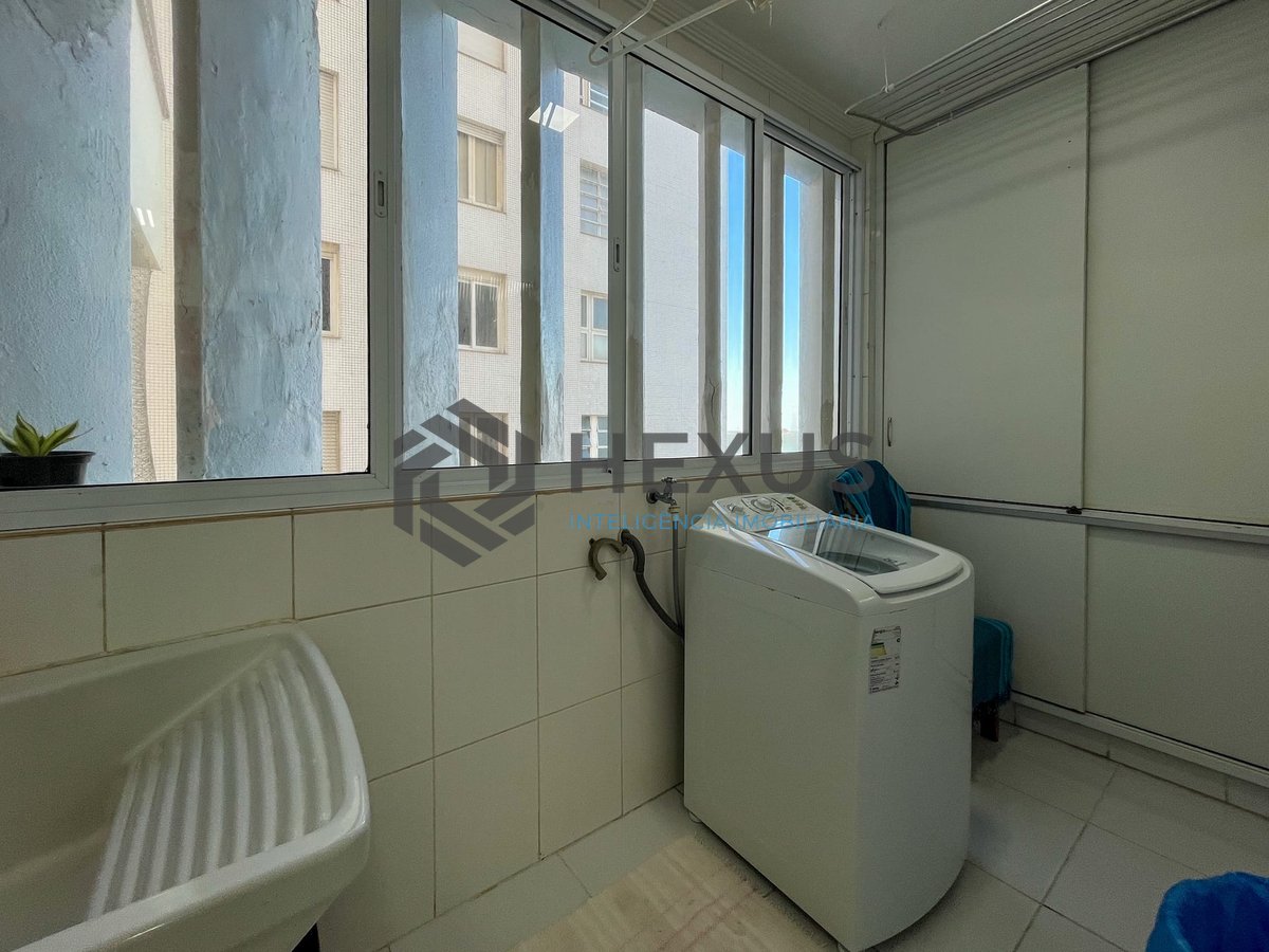 Foto 30 de Apartamento frente mar com varanda e vista mar na Praia das Pitangueiras, Guaruja