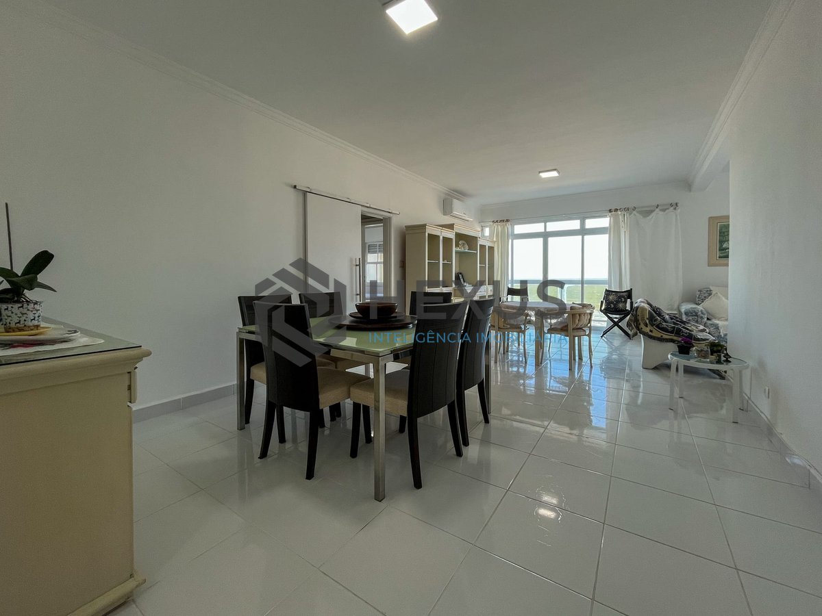 Foto 5 de Apartamento frente mar com varanda e vista mar na Praia das Pitangueiras, Guaruja