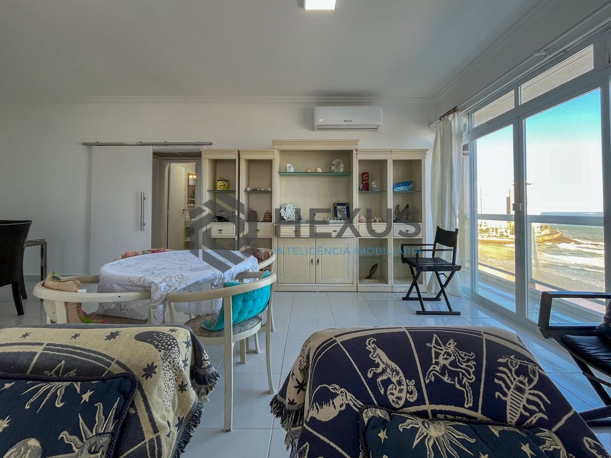 Foto 7 de Apartamento frente mar com varanda e vista mar na Praia das Pitangueiras, Guaruja
