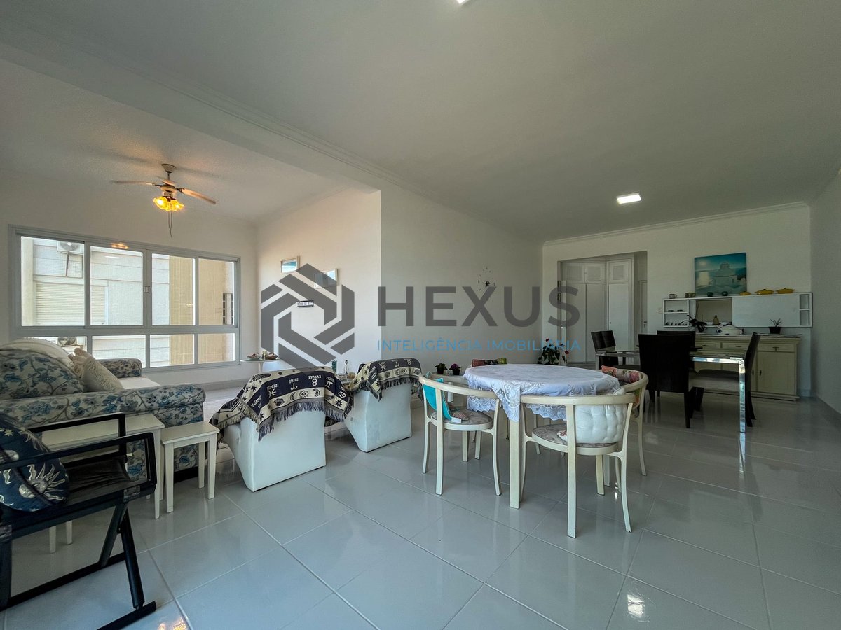Foto 8 de Apartamento frente mar com varanda e vista mar na Praia das Pitangueiras, Guaruja